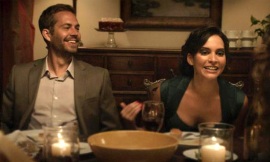 Escena de "Hours" con Paul Walker y Génesis Rodríguez